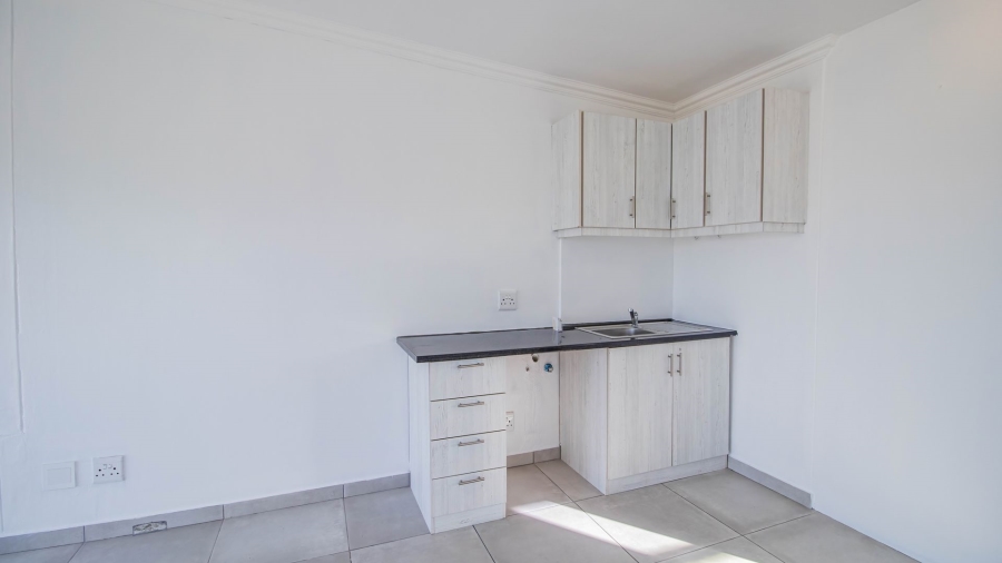4 Bedroom Property for Sale in Hoogland Western Cape